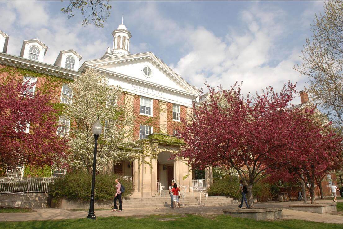 Résultat de recherche d'images pour "illinois state u campus photos"